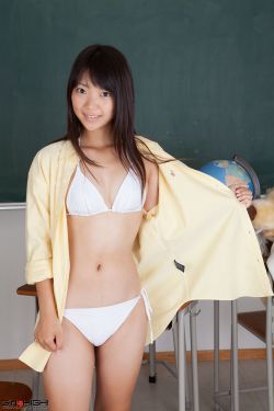 小学生的坤坤放到女生的坤里